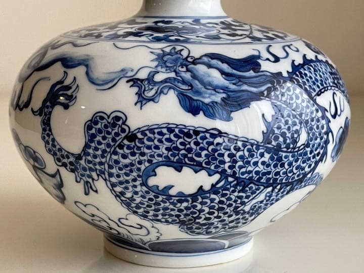 龍　壺　大清雍正年製　アンティーク　開運　ツボ　花瓶