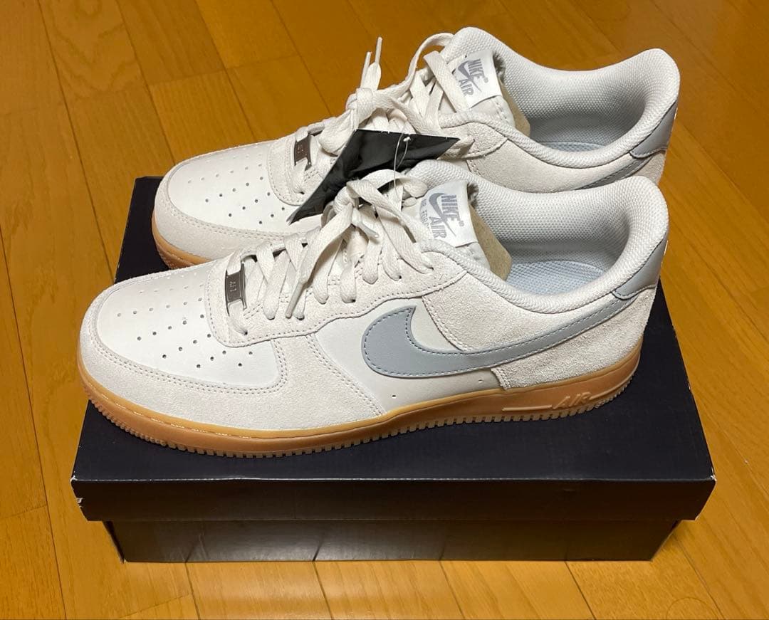 新品　ナイキ　Nike Air Force 1 '07 ホワイトグレー