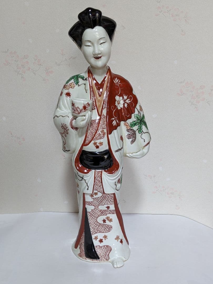 ♦柿右衛門様式 赤絵美人図 陶磁器人形 置物飾り 骨董品