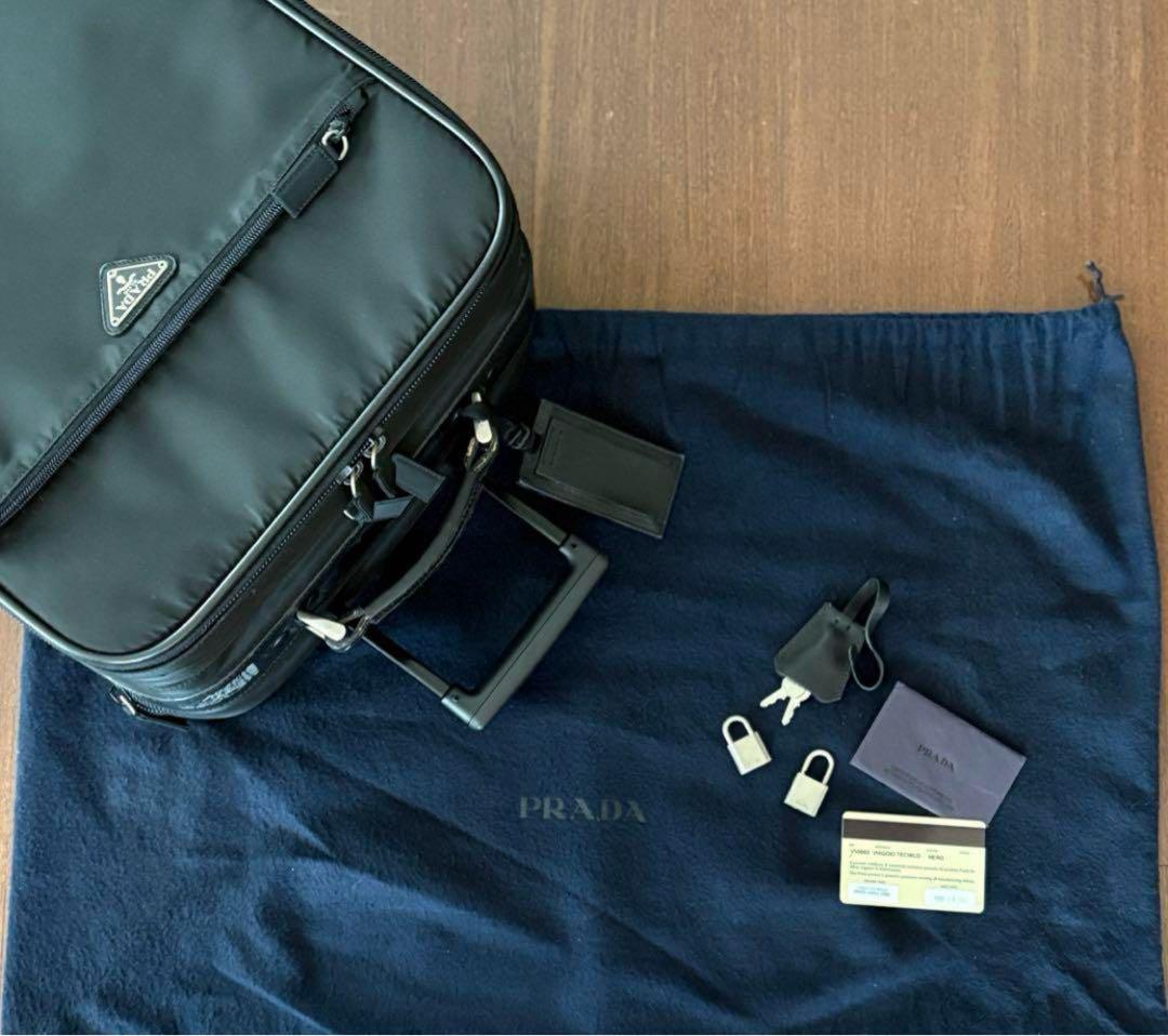 PRADAプラダ　キャリーケース　黒