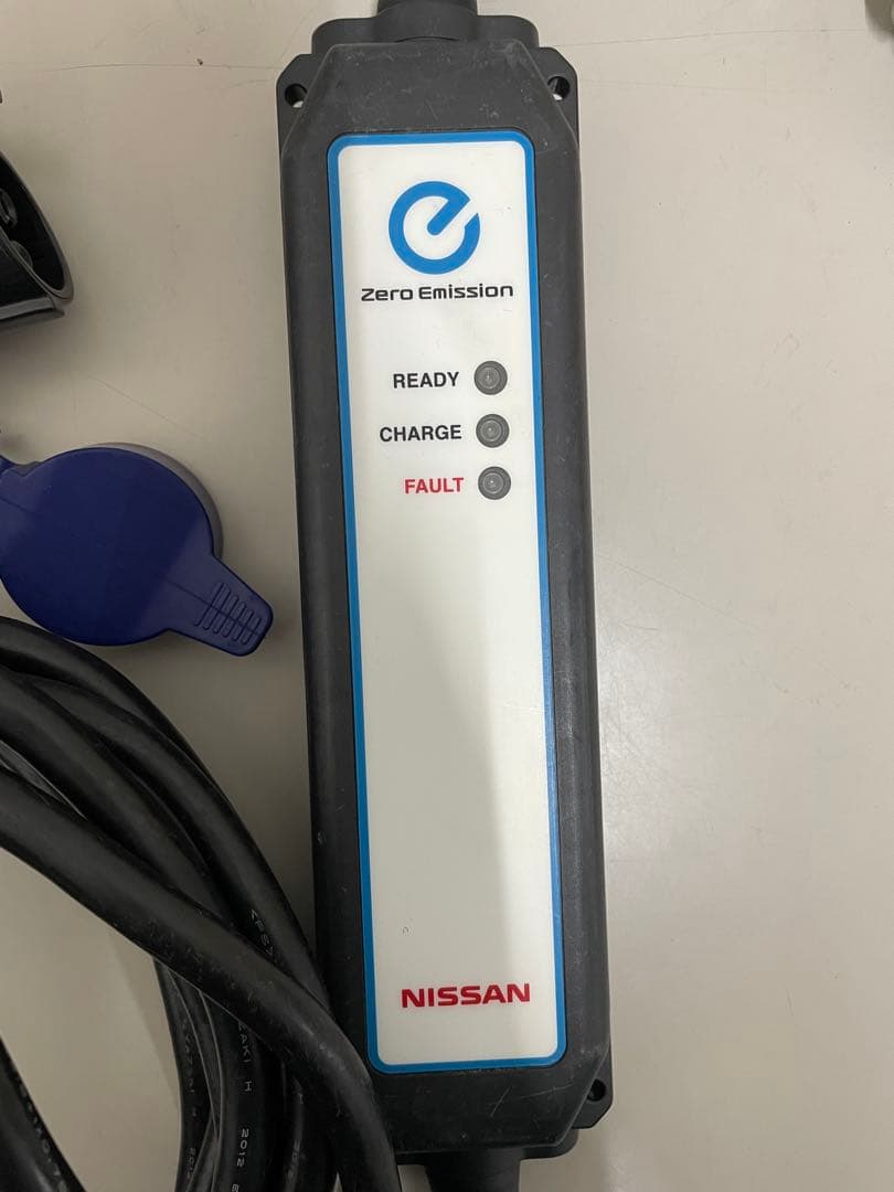 日産リーフ 充電ケーブル　3NK0E