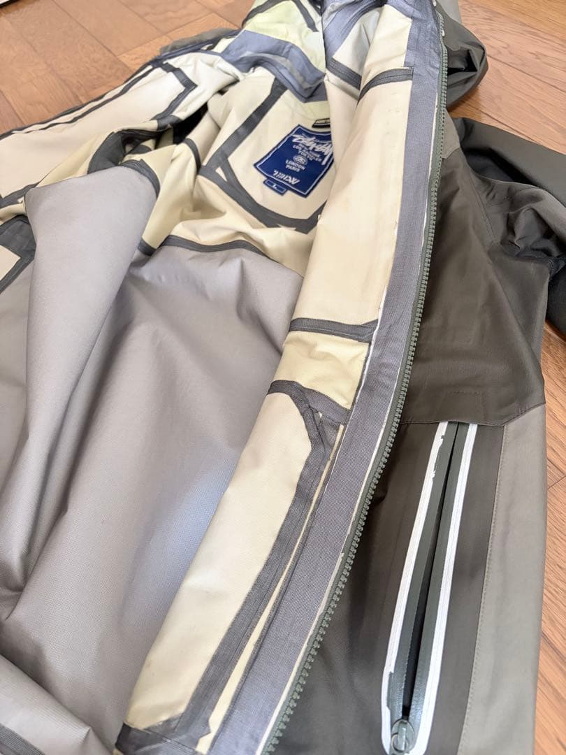 STUSSY ゴアテックス　マウンテンパーカー、ナイロンジャケット