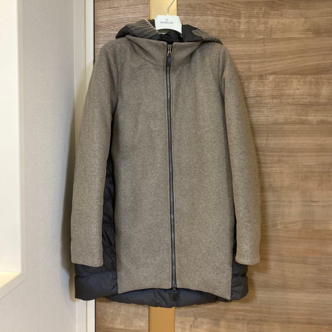 定価23万　フード付きダウンコート　軽量　ロイヤルクリーニング済み