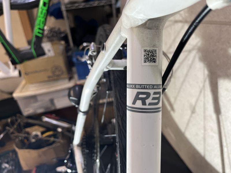 GIANT ESCAPE R3 クロスバイク sizeM　ホワイトカラー