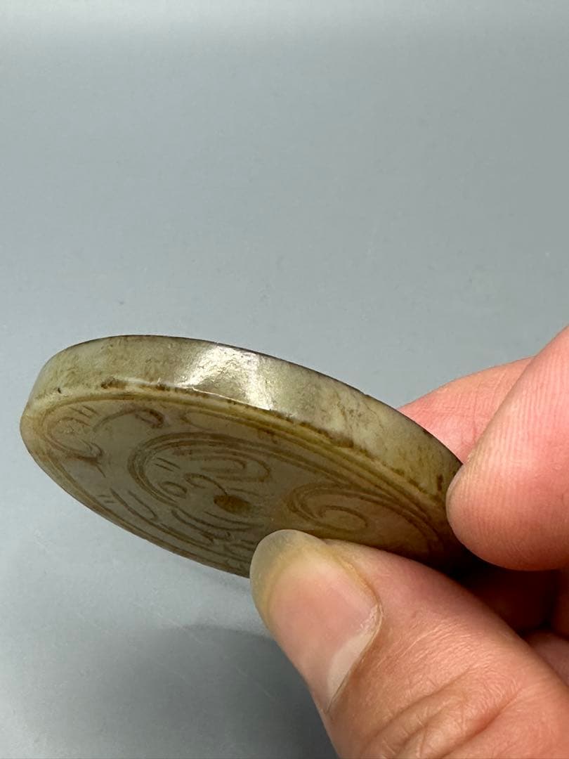 彫刻円盤 2個セット ループタイ　和田玉　古砡　白砡　根付　天然素材 置物骨董