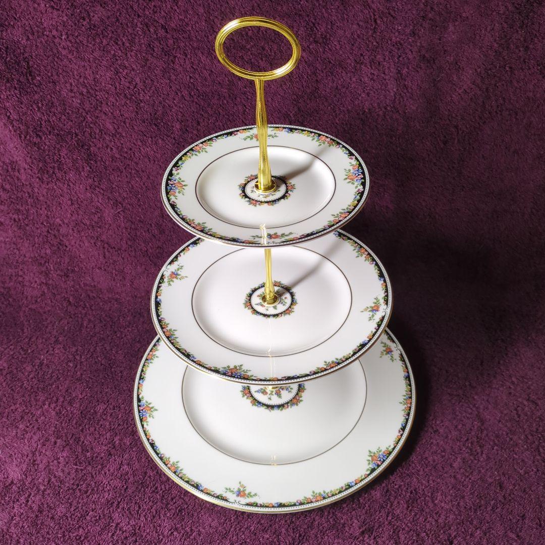 ウェッジウッド　オズボーン　アフタヌーンティー用３段ケーキスタンド
