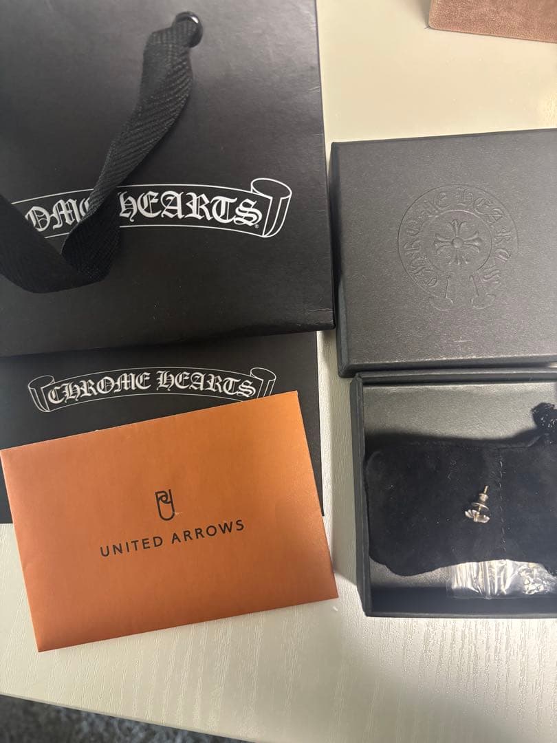 Chrome Hearts CHプラススタッドピアス