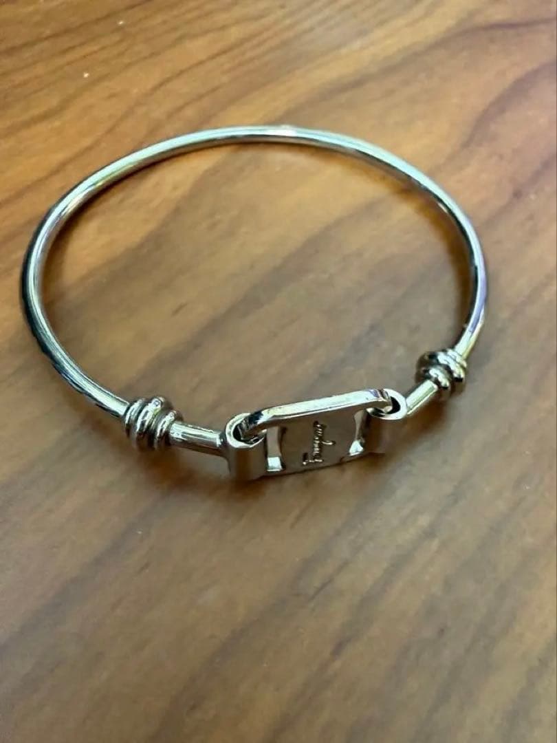 Ferragamo バングル ブレスレット　K.T