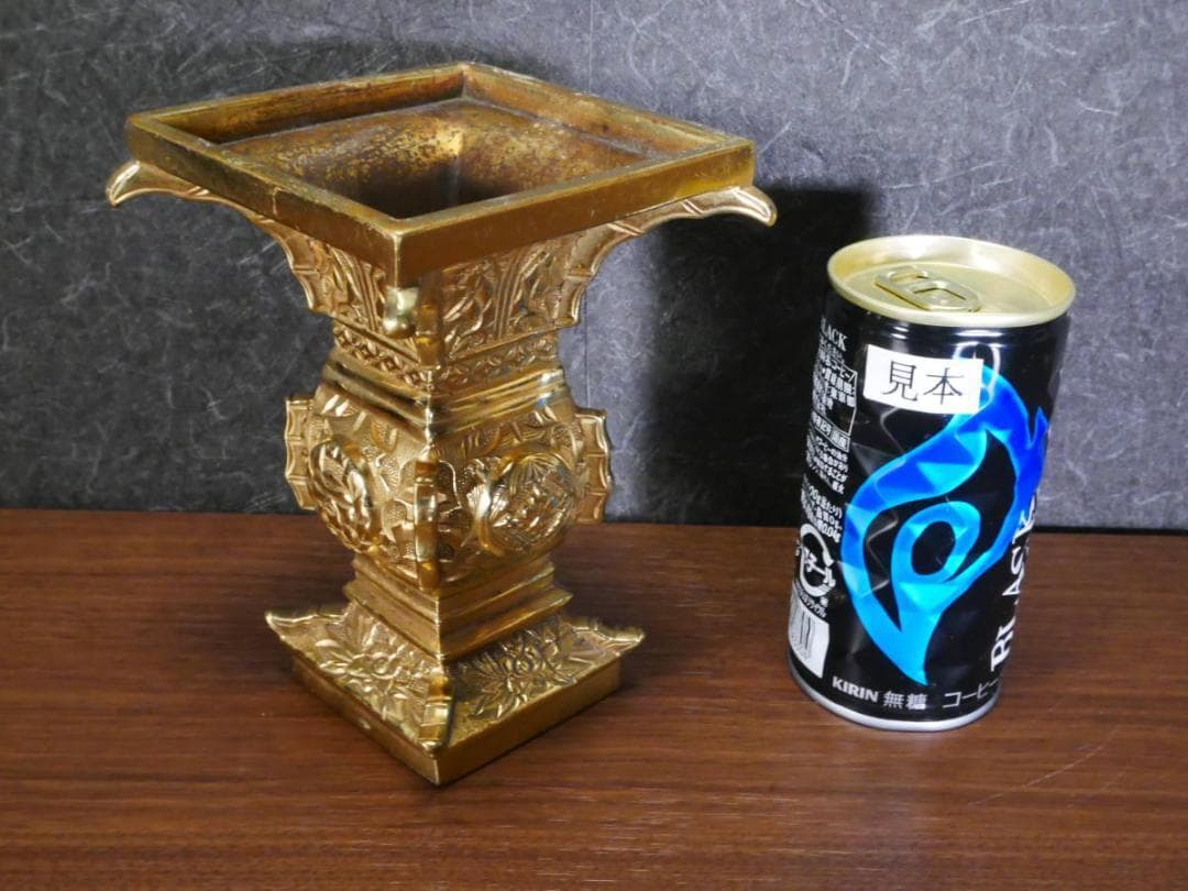 限定値下　収集品　国産最高級深彫真鍮仏具　花瓶　花立　セラミックコート付4689