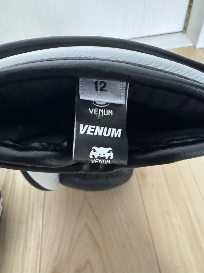 Venum Giant 2.0 Mike TysonPro ボクシンググローブ