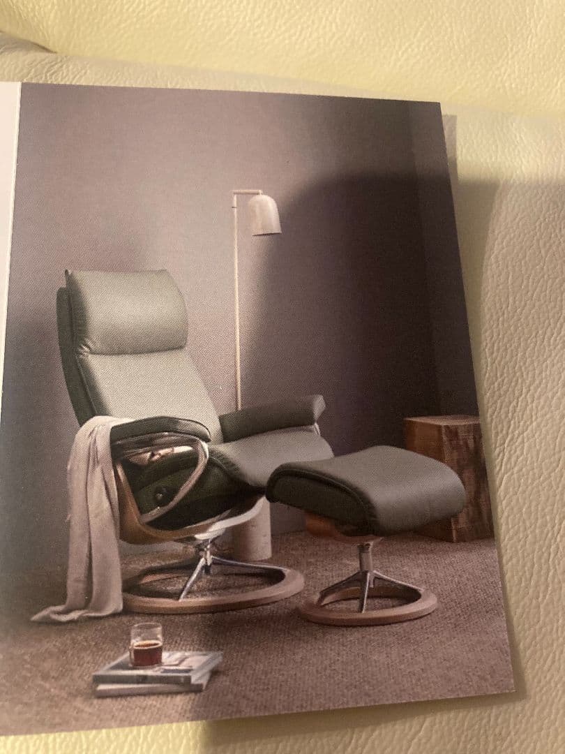 スーパーお値下げ！デパート購入サイドテーブル(Stressless)12万程