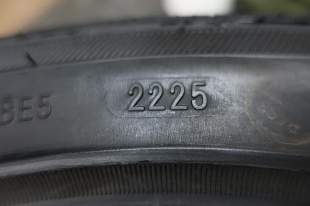 2025年製　グリンランダー　L-ZEAL56　215/45R17　バリ溝　4本