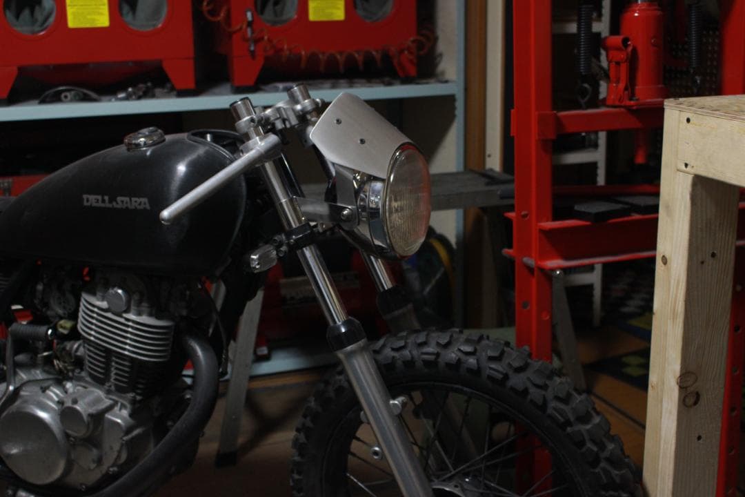 アルミ メーターバイザーTYPE2 ストレート　7インチ SR400