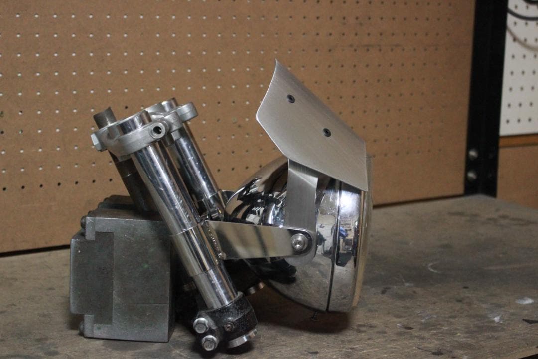 アルミ メーターバイザーTYPE2 ストレート　7インチ SR400