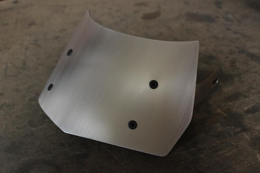 アルミ メーターバイザーTYPE2 ストレート　7インチ SR400