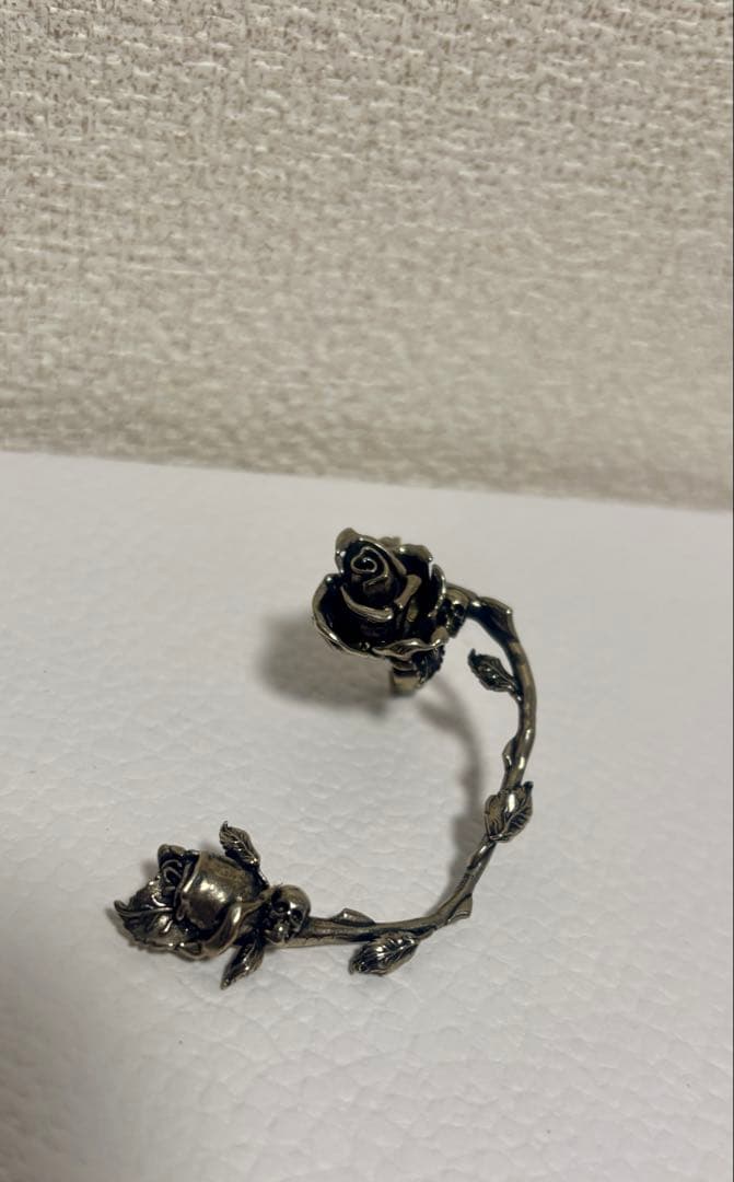 Alexander McQueen イヤーカフ　薔薇