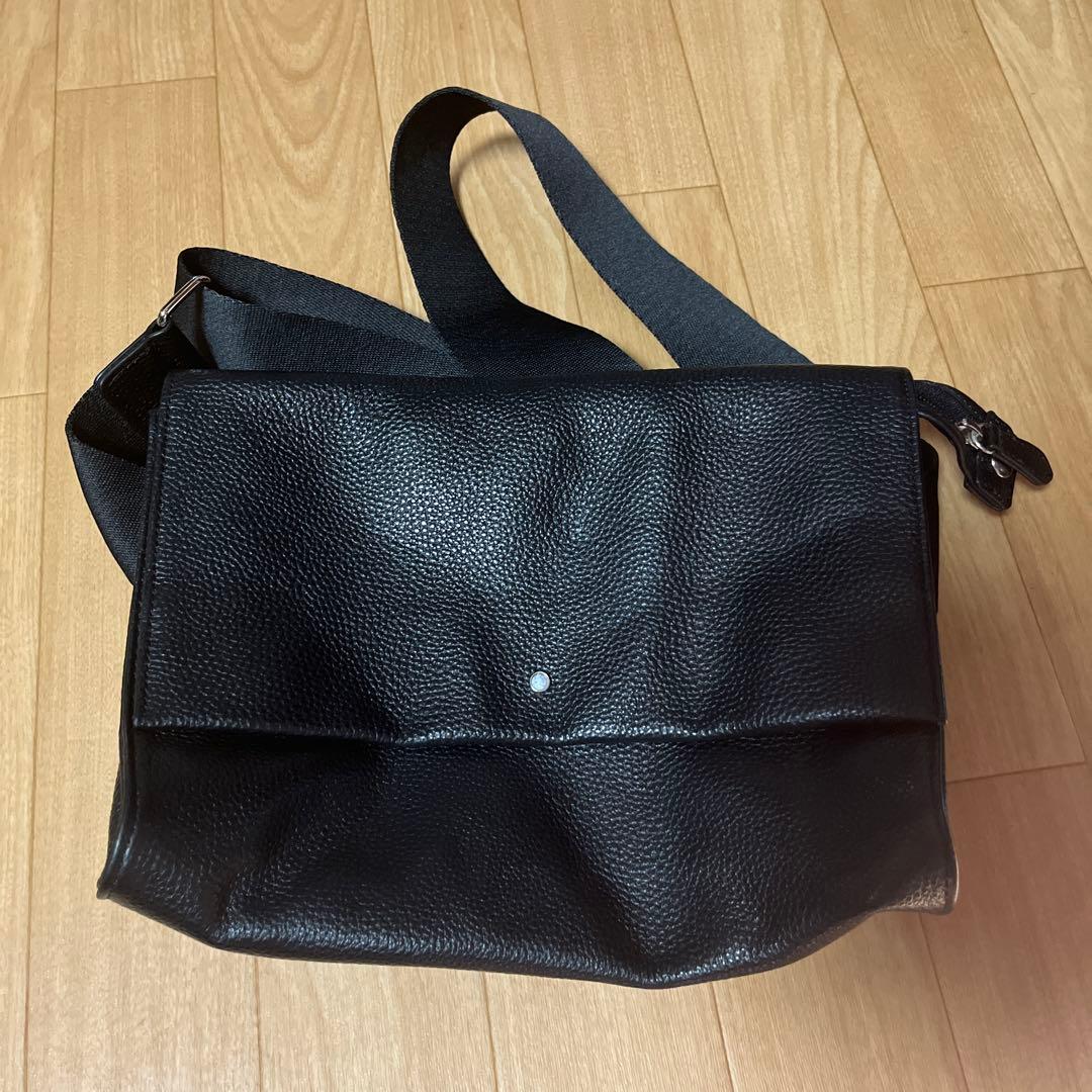 ear メッセンジャーバッグ 黒