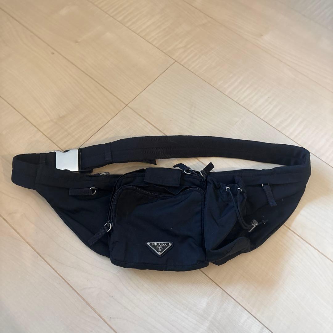 PRADA ブラック ボディバッグ フロントポケット付き