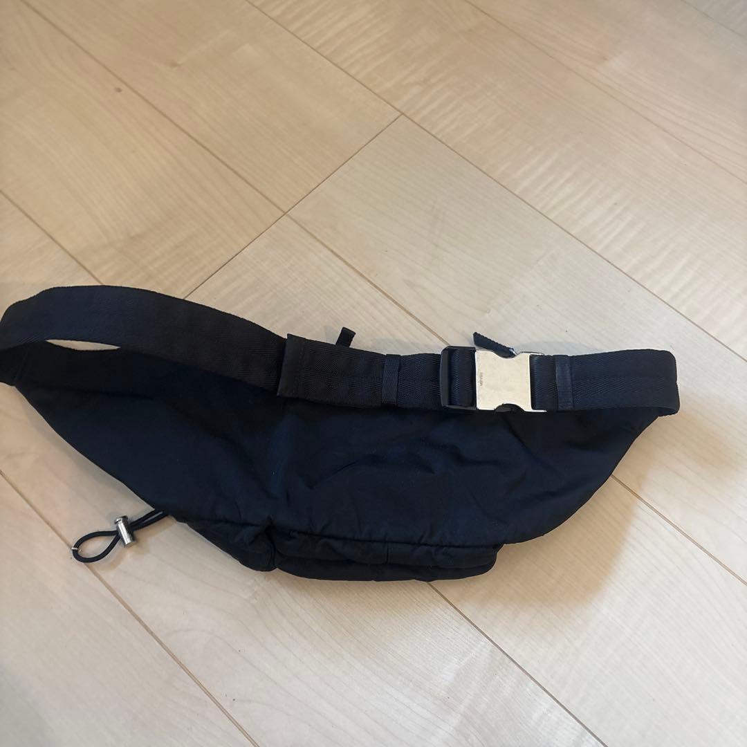 PRADA ブラック ボディバッグ フロントポケット付き