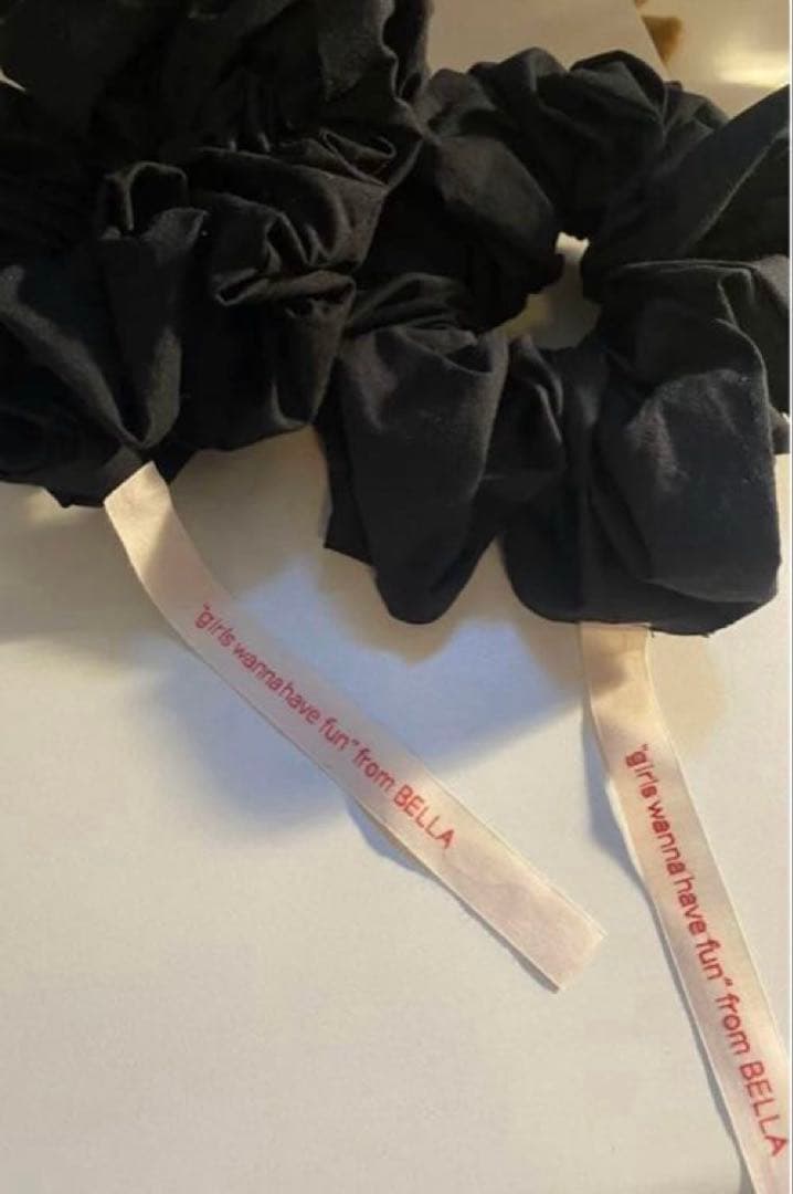 BELLA ベラ シュシュ BIG ヘアゴム ヘアアクセサリー ブラック 新品