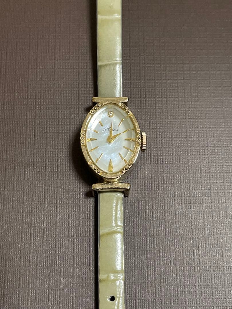 ノジェス　オーバル型　ジュエリーウォッチ