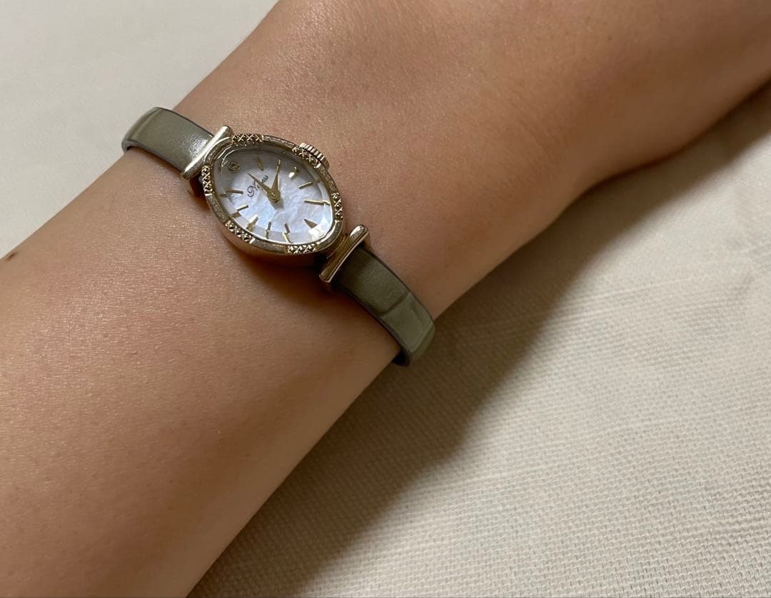 ノジェス　オーバル型　ジュエリーウォッチ