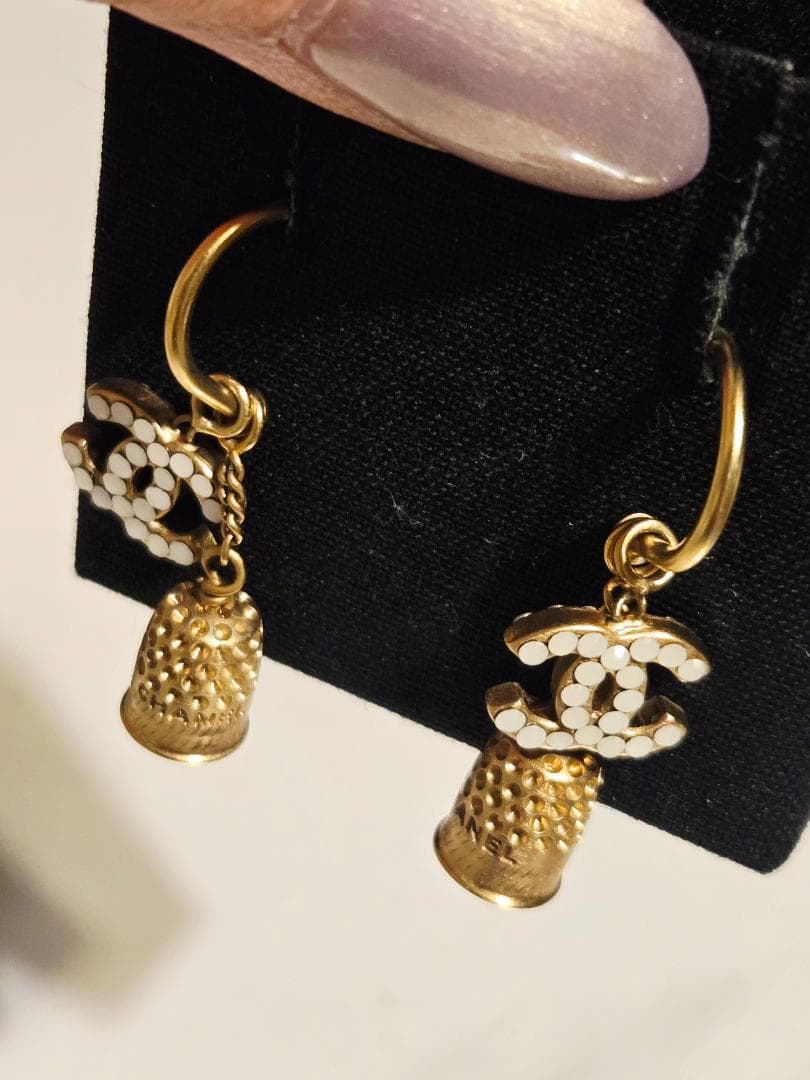 CHANEL ヴィンテージ　ゴールドピアス　ロゴベル型