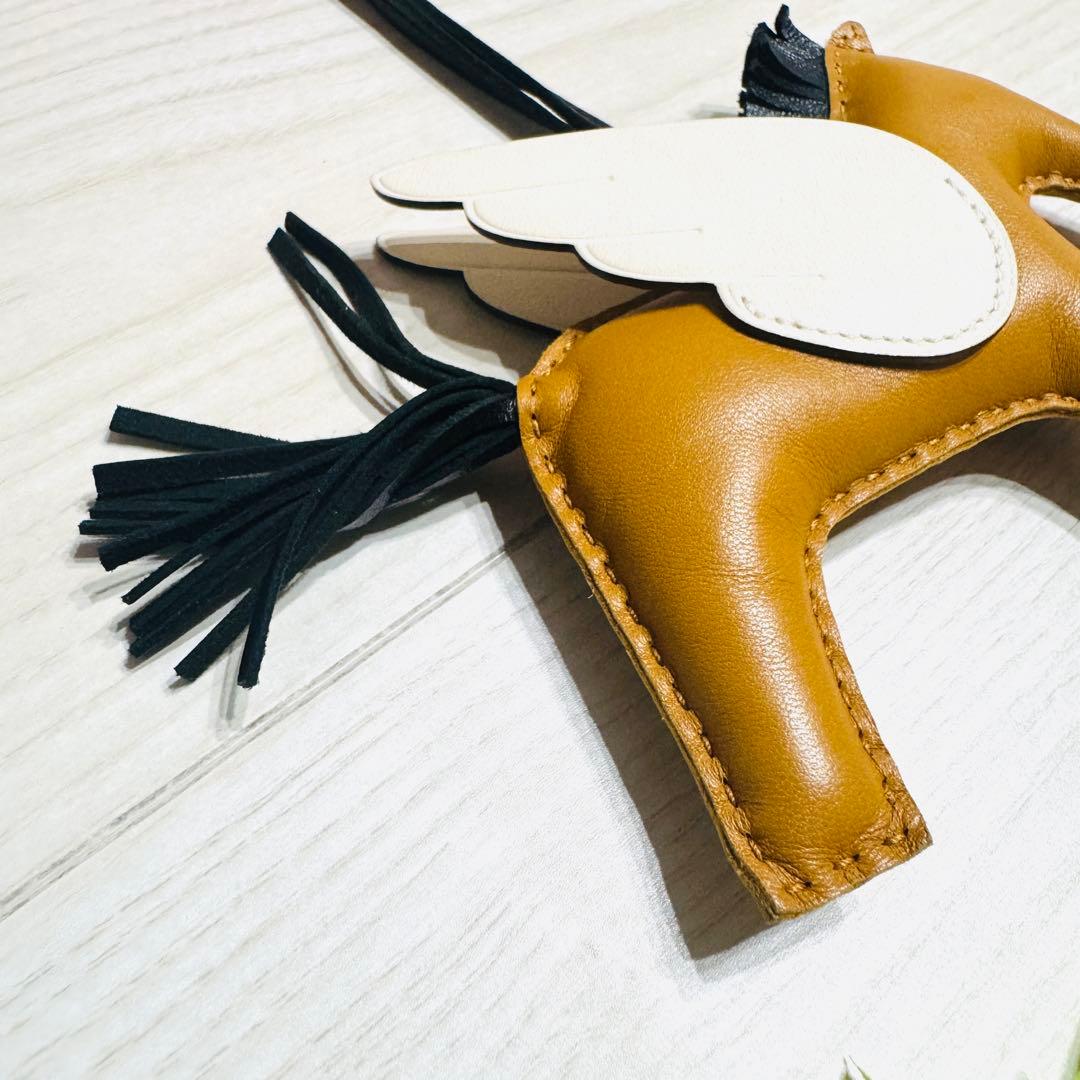 エルメス　ロデオペガサスチャームMM アニューミロ　セサミ×ブラック×ホワイト