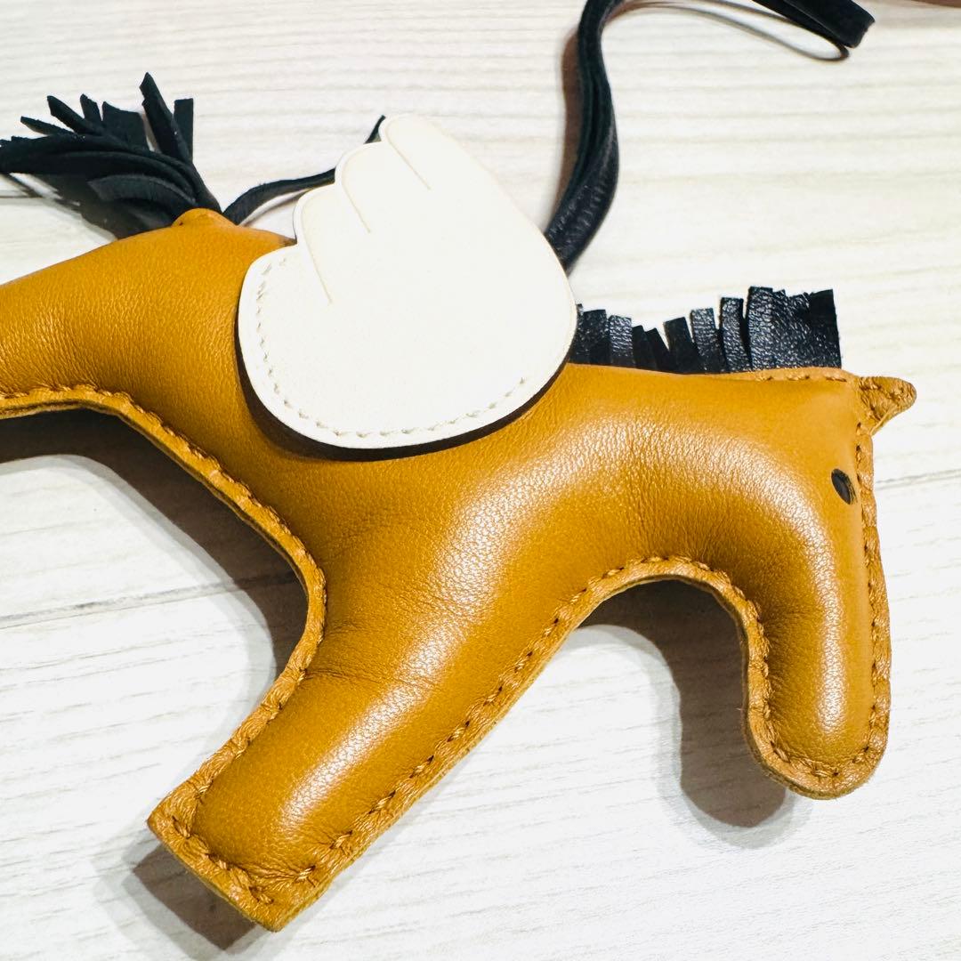 エルメス　ロデオペガサスチャームMM アニューミロ　セサミ×ブラック×ホワイト