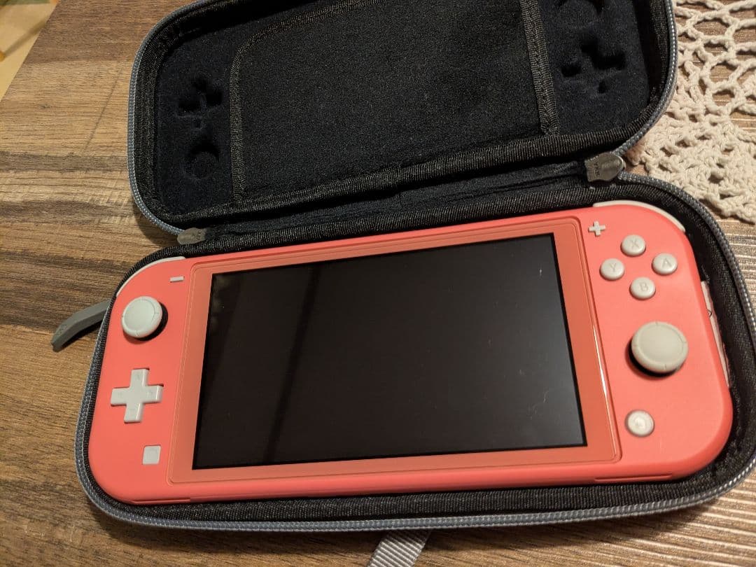 Nintendo Switch Lite　コーラル ピンク　本体