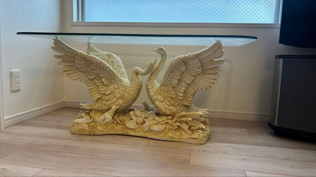 スワン彫刻のセンターテーブル