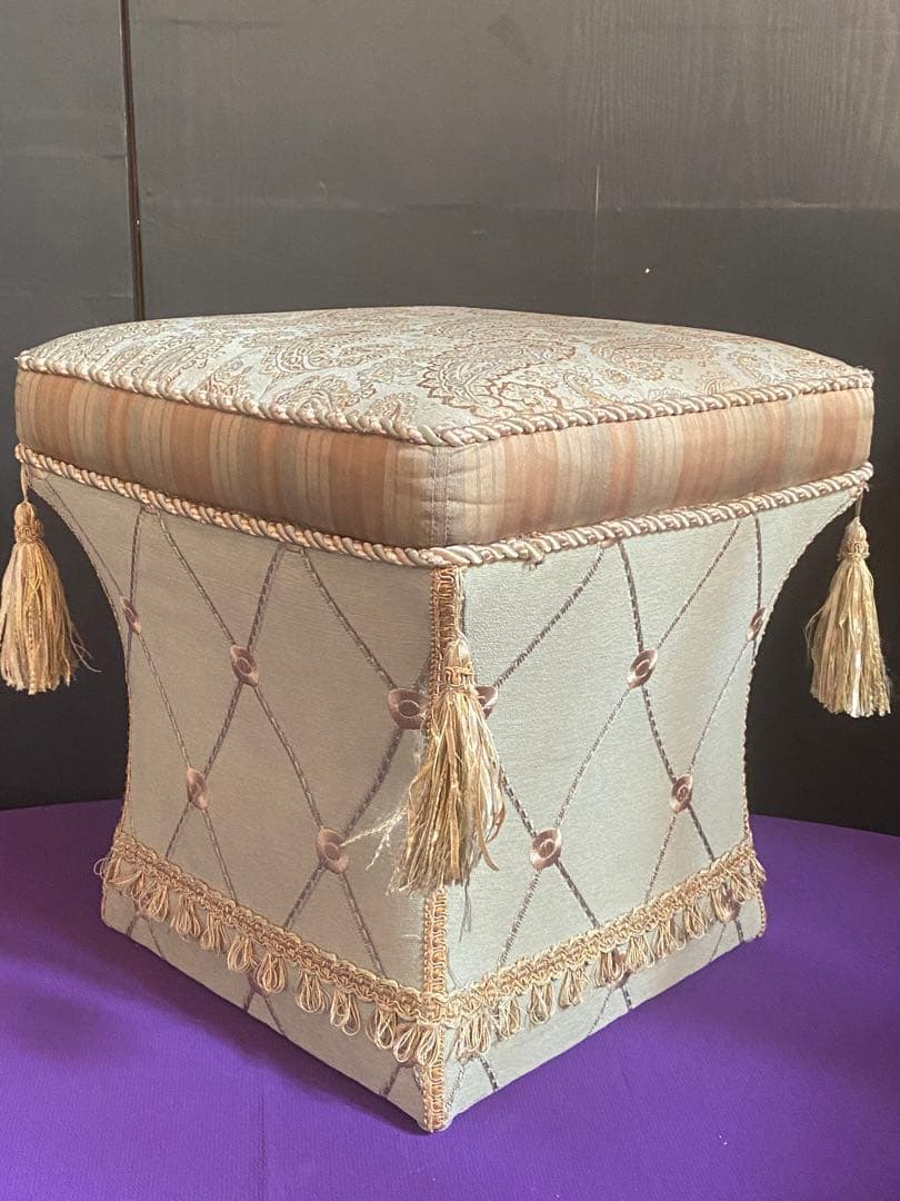 ジェニファーテイラー ♦️人気のクリーム色♦️スツール♦️ドレッサーにも♦️送料込