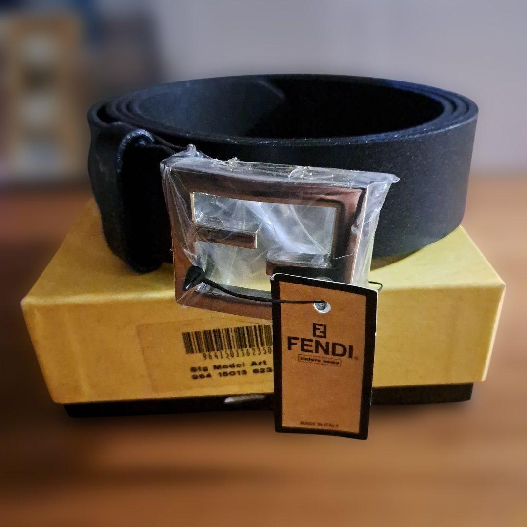 新品、未使用FENDI イタリア製ブラックレザーロゴベルト　ズッカ柄　Zucca