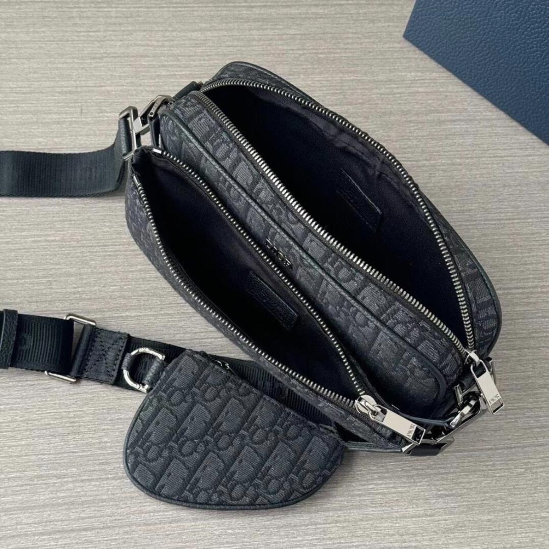 大人気！トリプル サドルバッグ　肩掛け　ショルダーバッグ　ブラック