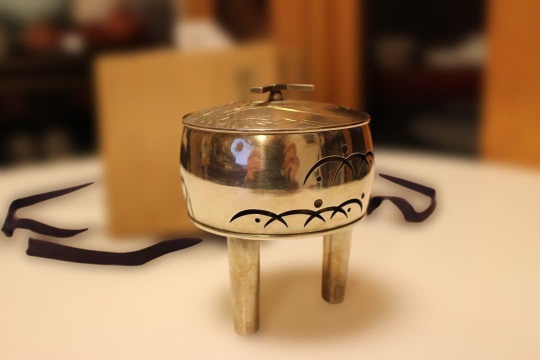 宮内省御用　服部製　純銀　丸形透かし香炉　241ｇ　　香道具銀瓶湯沸鉄瓶