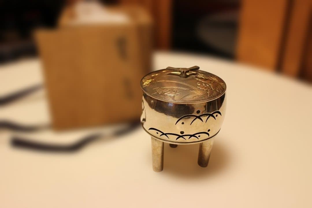 宮内省御用　服部製　純銀　丸形透かし香炉　241ｇ　　香道具銀瓶湯沸鉄瓶