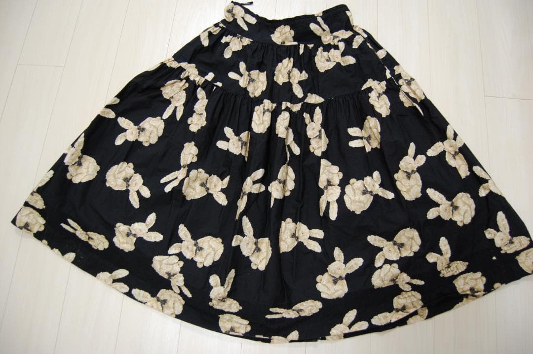 【２点セット】ワンダフルワールド　おすわりうさぎ　スカート＆ニット