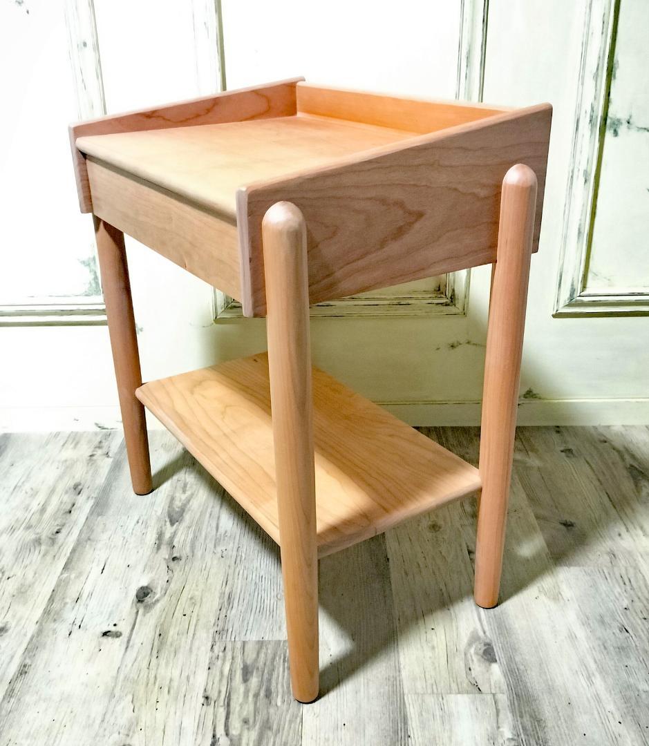 【美品】 CAGUUU チェリー材 サイドテーブル ナイトテーブル シンプル