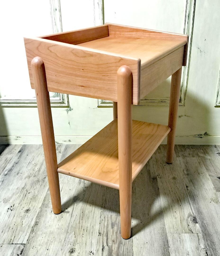 【美品】 CAGUUU チェリー材 サイドテーブル ナイトテーブル シンプル