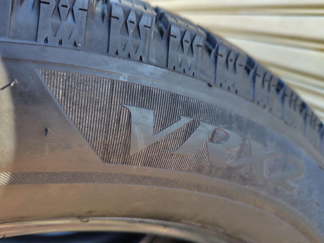 ブリザック VRX2 225/60R17 2022年製 残溝8mm