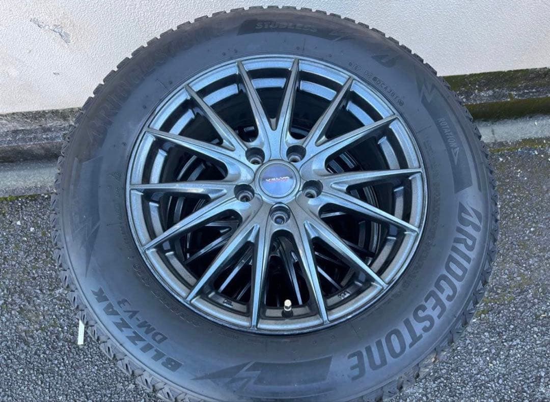 ブリヂストン DM-V3 スタッドレスホイールセット 225/65R17 送料別