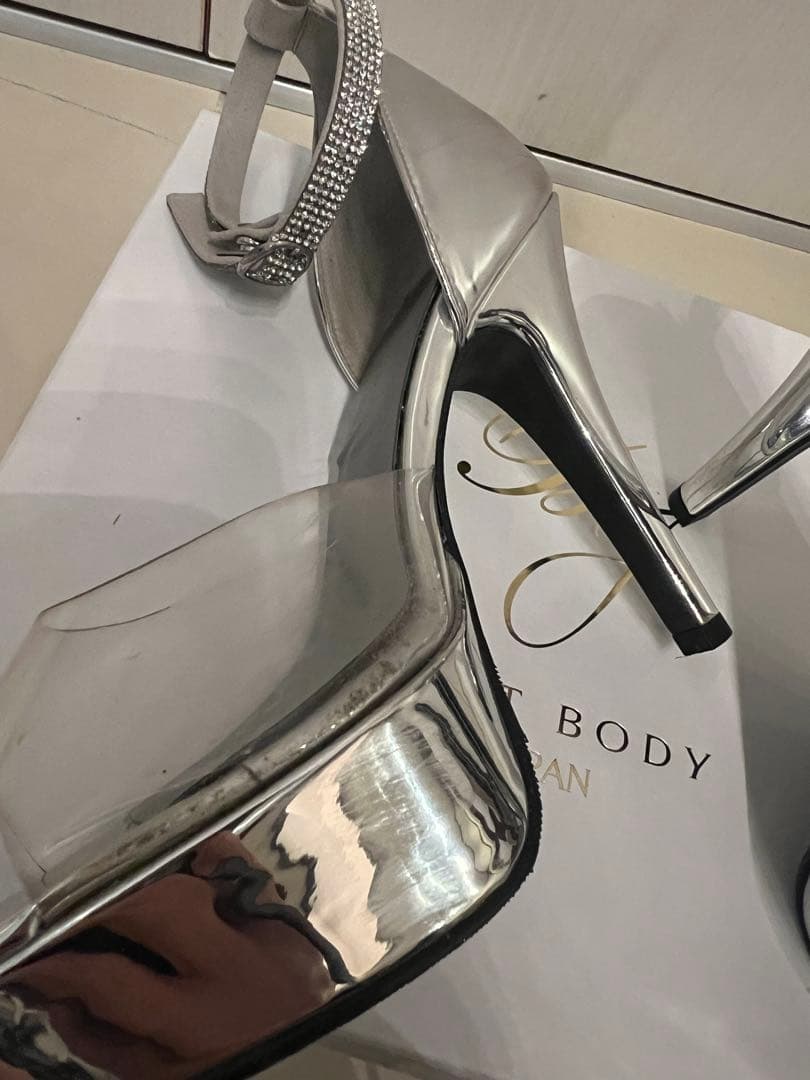 ベストボディジャパン公式ヒール23.5cm シルバーストーンストラップハイヒール