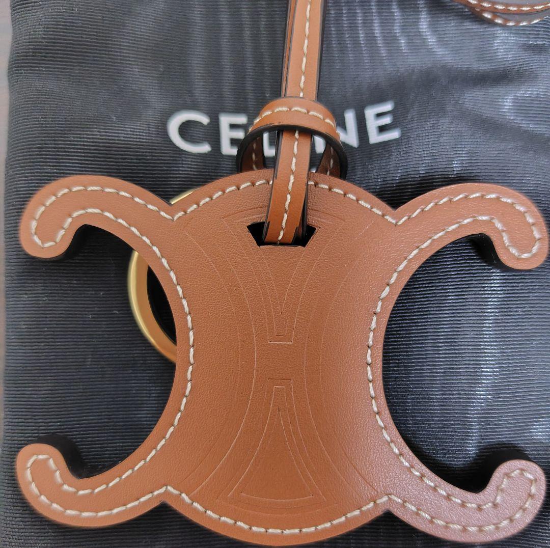 CELINE トリオンフチャーム　スムースカーフスキン