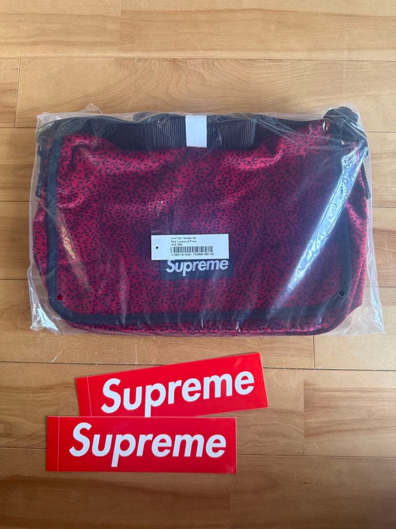 Supreme Velvet Messenger Bagレオパード柄