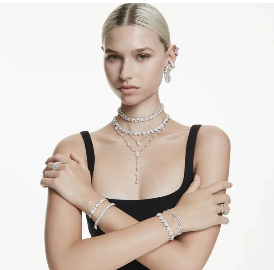 Ariana Grande x SWAROVSKI　ハートスタッドピアス