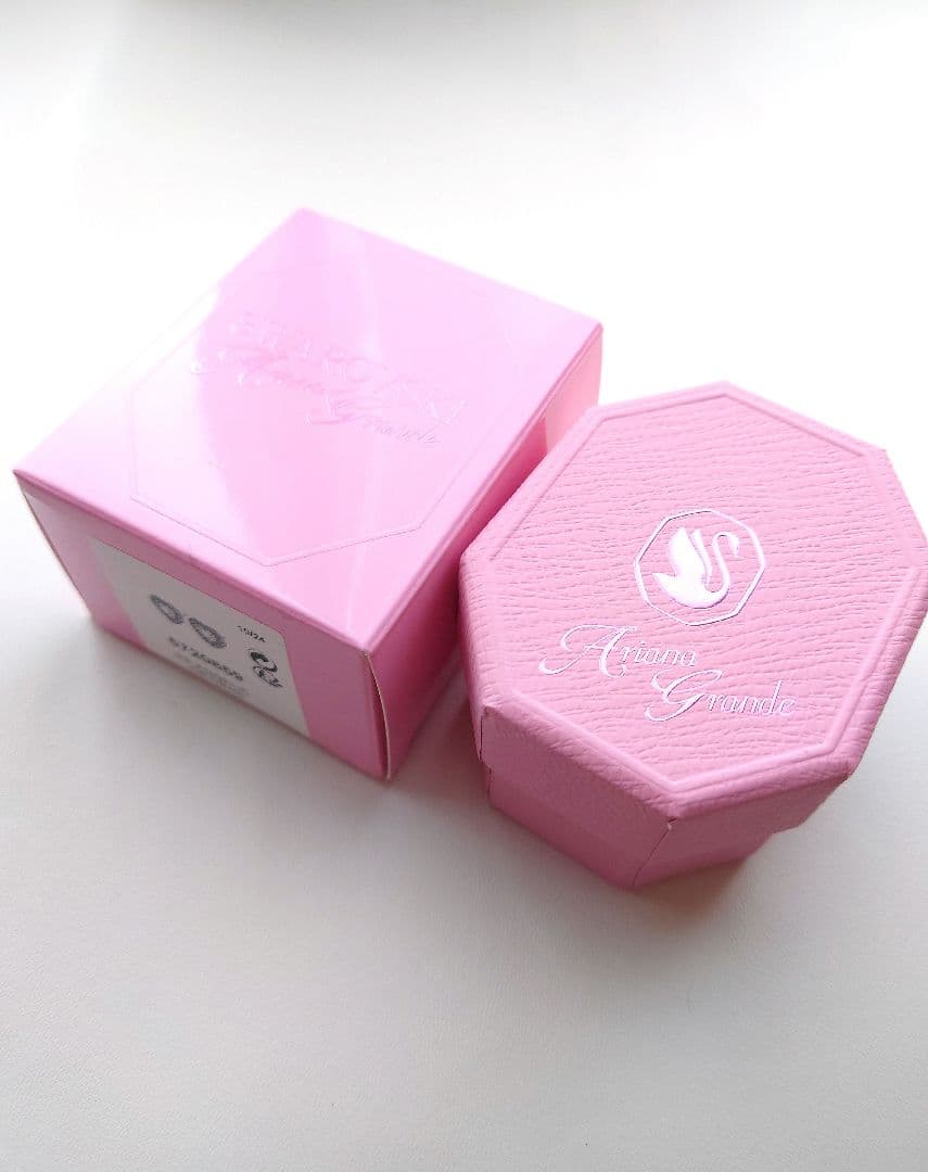 Ariana Grande x SWAROVSKI　ハートスタッドピアス