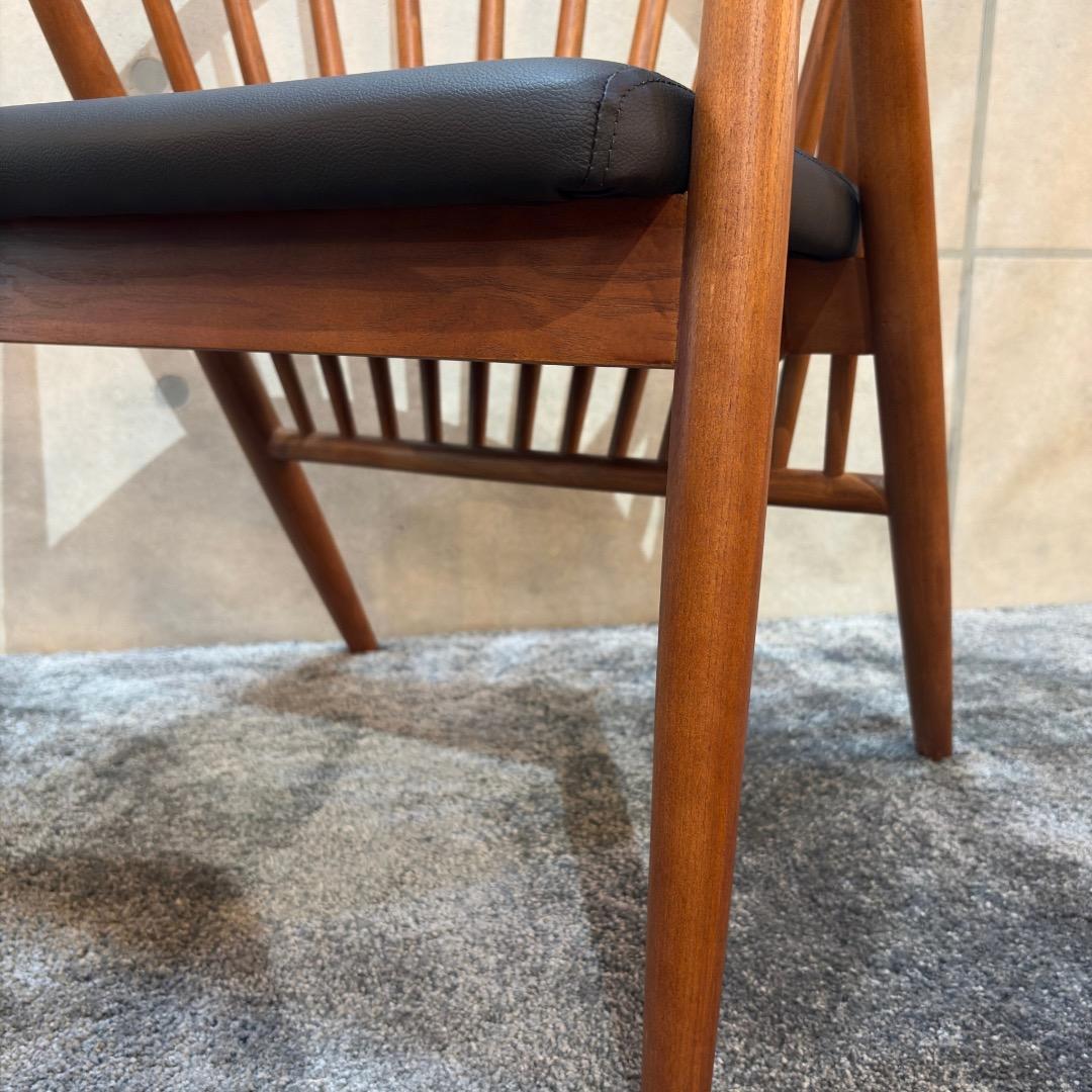 新品　北欧ミッドセンチュリースタイル　アームチェア ブラック合皮 ラウンジチェア