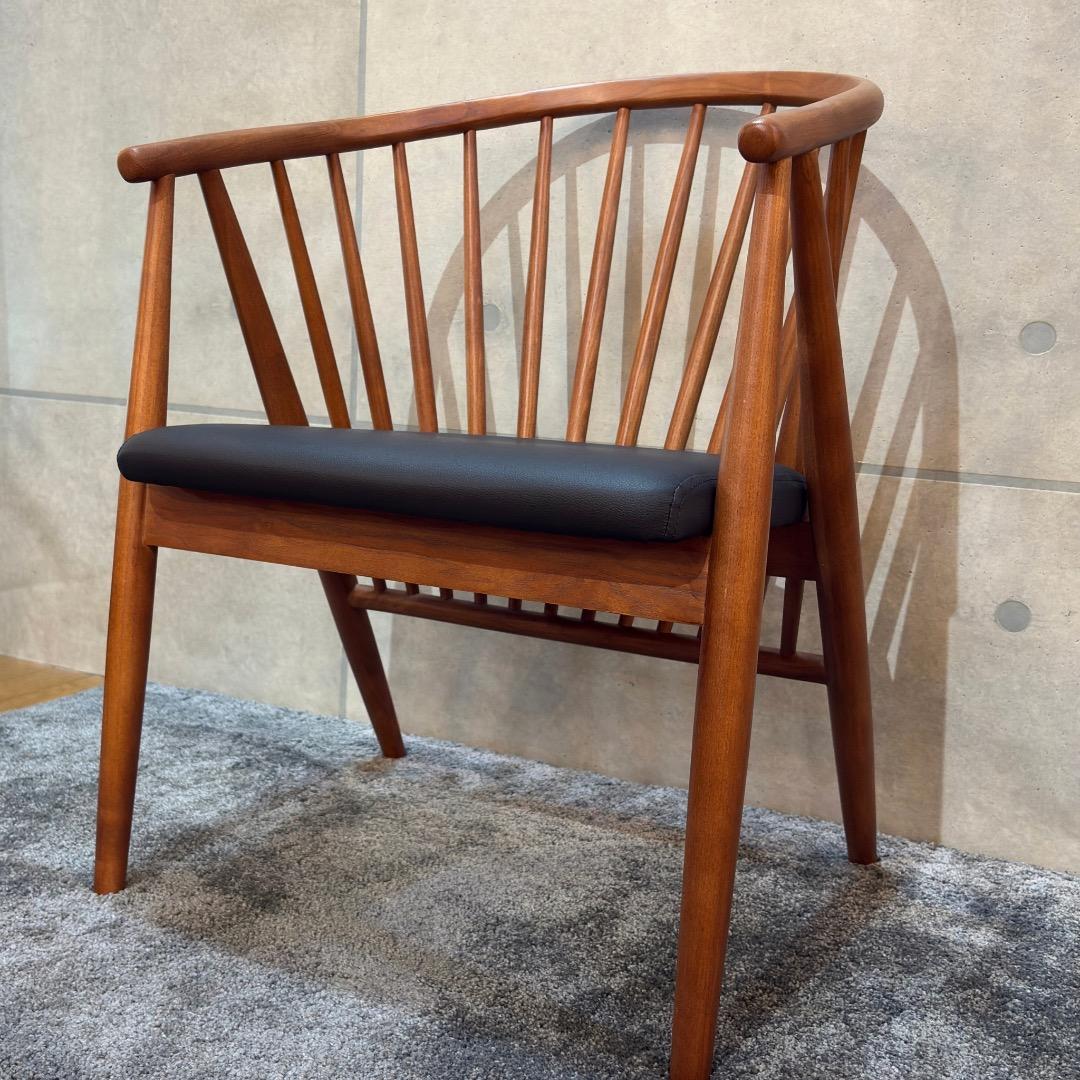 新品　北欧ミッドセンチュリースタイル　アームチェア ブラック合皮 ラウンジチェア