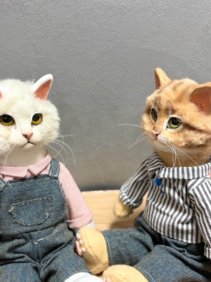 白猫と茶トラ仲良し2匹のアートドール　【ハンドメイド】猫ぬいぐるみ　羊毛フェルト