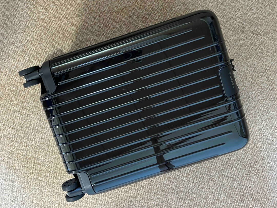 RIMOWA エッセンシャルライト キャビンU ブラック キャリーケース 28L